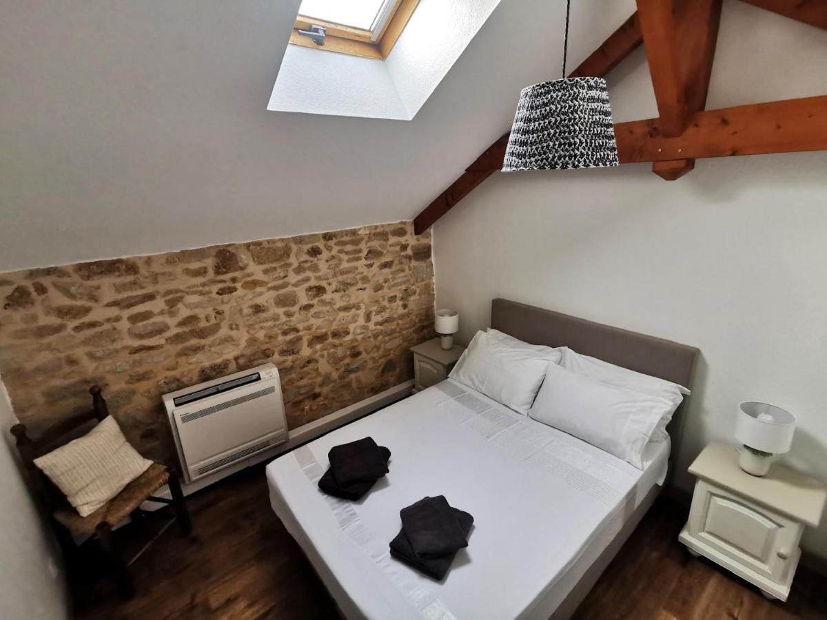 3 Self-Contained Gites With Pool And Games Room Saint-Georges-de-Noisné 외부 사진