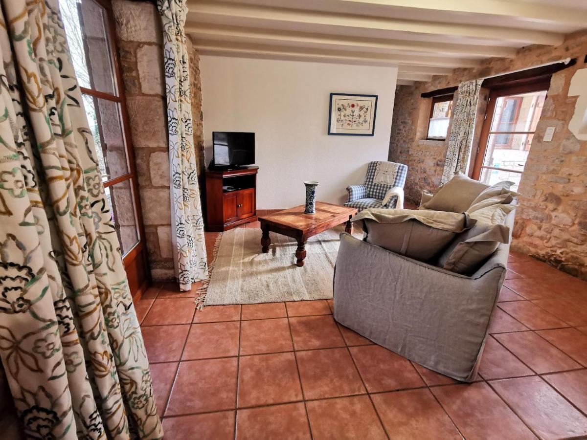 3 Self-Contained Gites With Pool And Games Room Saint-Georges-de-Noisné 외부 사진
