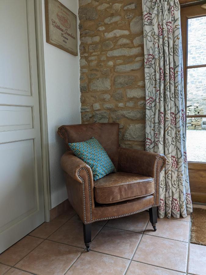 3 Self-Contained Gites With Pool And Games Room Saint-Georges-de-Noisné 외부 사진