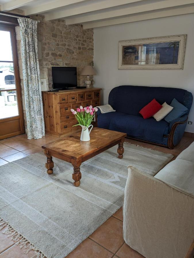 3 Self-Contained Gites With Pool And Games Room Saint-Georges-de-Noisné 외부 사진