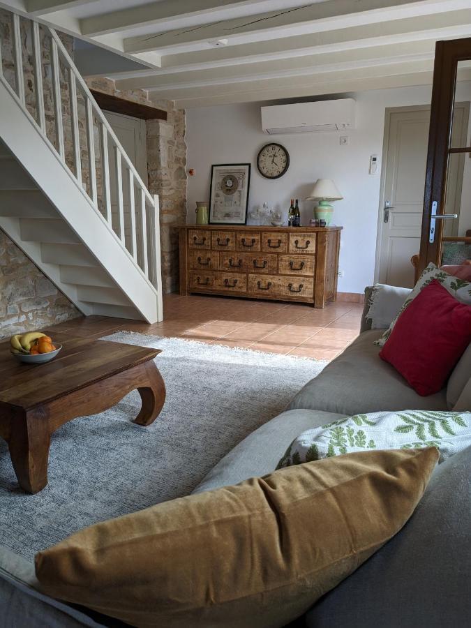 3 Self-Contained Gites With Pool And Games Room Saint-Georges-de-Noisné 외부 사진