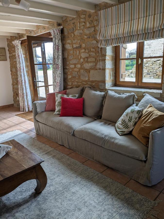 3 Self-Contained Gites With Pool And Games Room Saint-Georges-de-Noisné 외부 사진