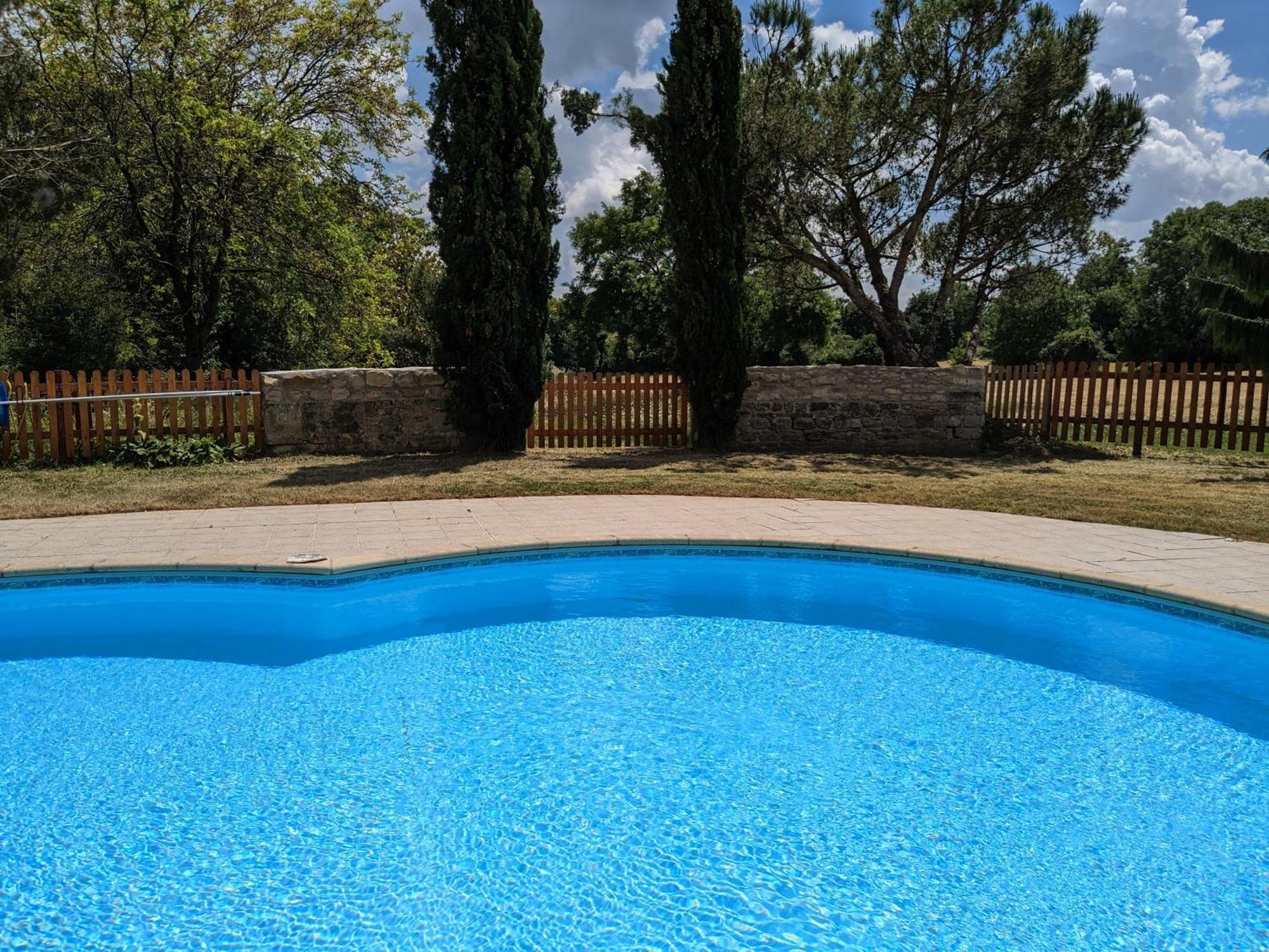 3 Self-Contained Gites With Pool And Games Room Saint-Georges-de-Noisné 외부 사진